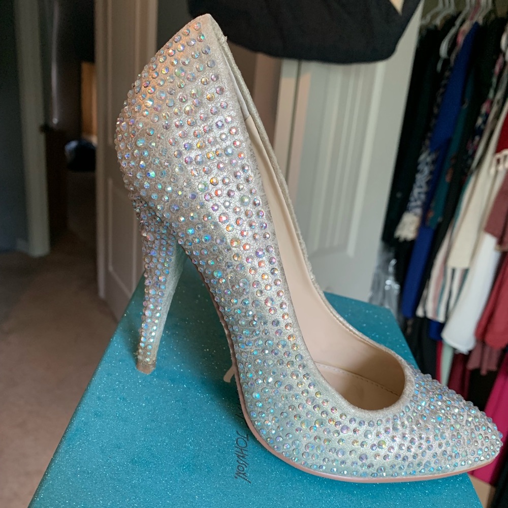 Betsey Johnson “Cinderella” heels 💙👠👸🏼
